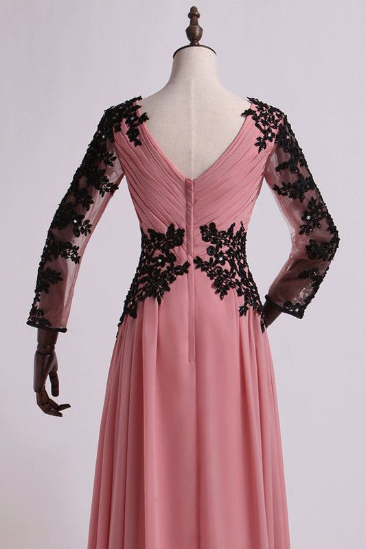Evening Dresses Elegant Classy, Dusty Pink Chiffon Long Sleeve Mother of the Bride Dress with Appliques